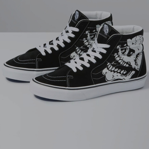 VANS TM BLACK/WHITE GLOW SKULLS SK8-HI SHOES main image 11